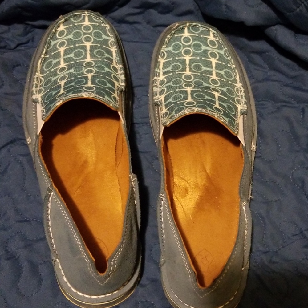Ariat cruisers